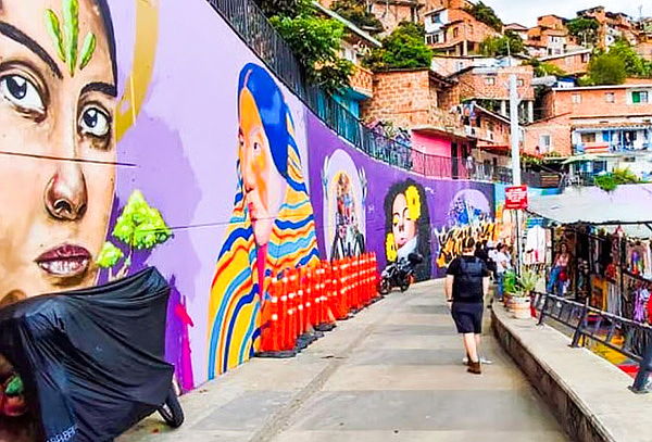 Tour Comuna 13 en Medellín + Seguro.