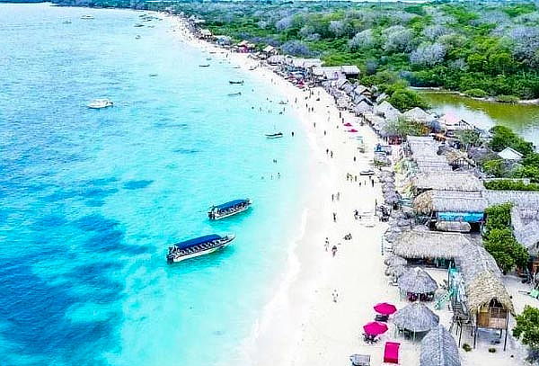 Pasadía Playa Tranquila Barú VIP + Snorkel Bajo + Almuerzo