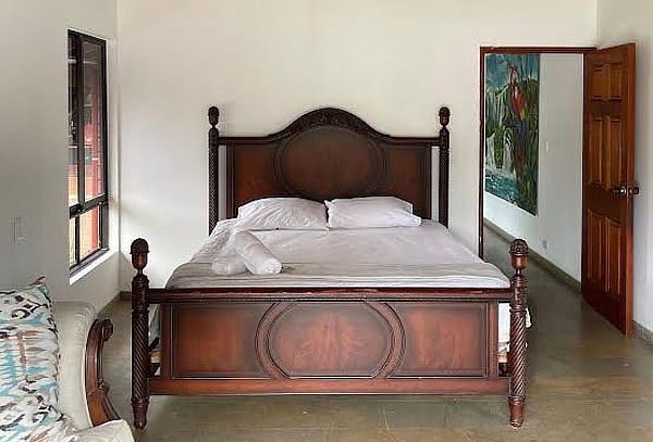 La Pintada - Ant: Hospedaje para 2 + Desayuno + Piscina