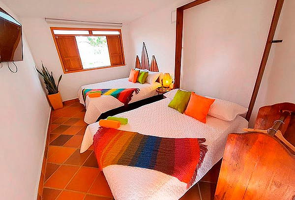 La Pintada - Ant: Hospedaje para 2 + Desayuno + Piscina