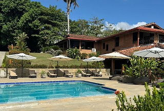 La Pintada - Ant: Hospedaje para 2 + Desayuno + Piscina