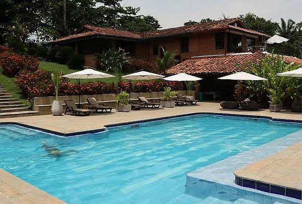 La Pintada - Ant: Hospedaje para 2 + Desayuno + Piscina