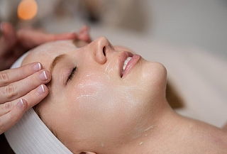 Despigmentación facial con peeling químico + Dermoabrasión