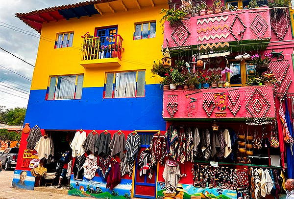 Festival de Cometas en Villa de Leyva + Desayuno en  Agosto