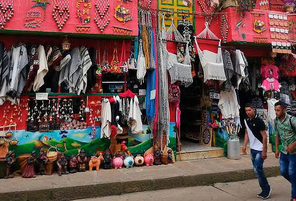 Fiestas Patrias en Villa de Leyva + Desayuno + Transporte