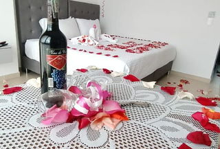 Velada Romántica: Hospedaje, Decoración, Cena y Desayuno A.