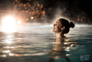 Bebida+ Masaje relajante + Sauna + Piscina climatizada