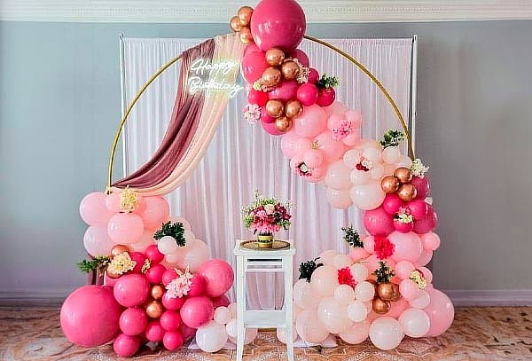 Decoración Quince Años con Arco de Globlos