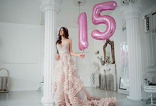 Decoración Quince Años con Arco de Globlos
