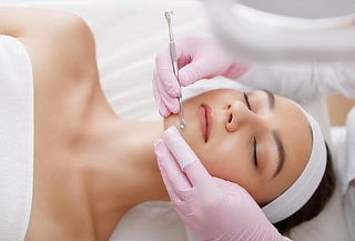 Limpieza Facial + Hidratación con Colágeno  + Fototerapia