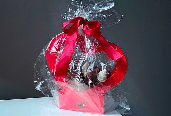 12 Fresas con Chocolate Premium Empaque de Corazón