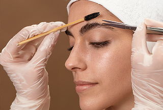 Lifting de Pestañas + Diseño de Cejas + Depilación con cera
