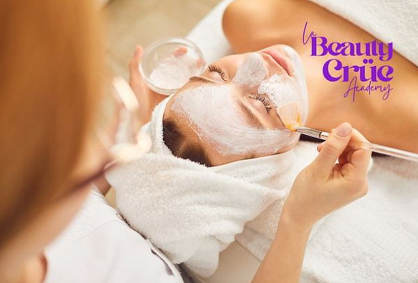 Lifting de pestañas + vitamina y color + Hidratación facial