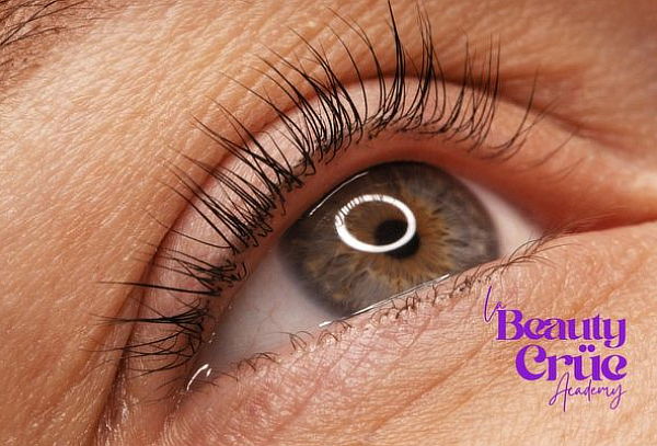 Lifting de pestañas + vitamina y color + Hidratación facial