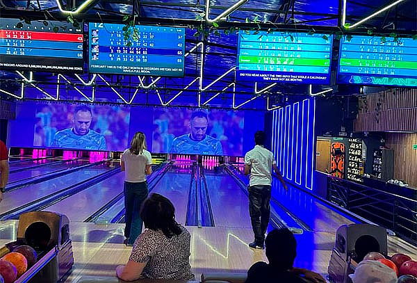 Bowland para 6 Personas: Bolos + Trampolín o Billar + Picada