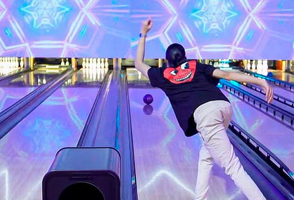 Bowland para 6 Personas: Bolos + Trampolín o Billar + Picada