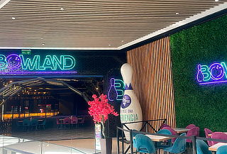 Bowland Pack Premium: Bolos, Trampolín y Mix de Carnes