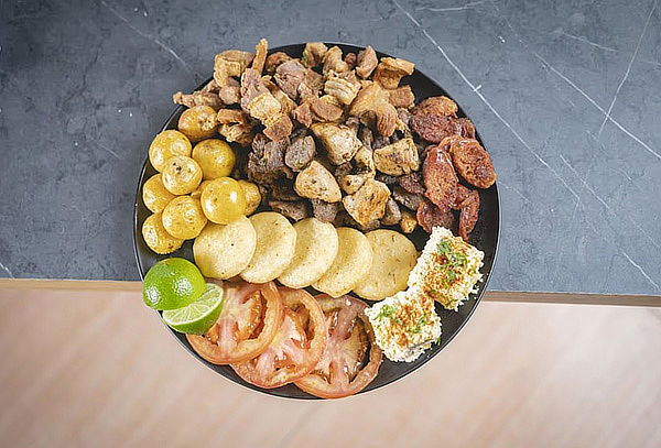 Bowland Pack Premium: Bolos, Trampolín y Mix de Carnes