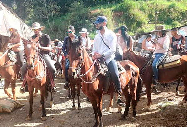 Caldas: Cabalgata Privada para 1, 2, 3 o 4 - Todos los Días 