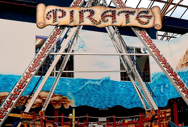 PLAYLAND Tarjeta Dorada con 2 Horas de Juego + Combo