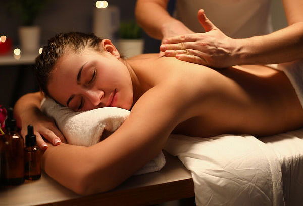 Masaje Relajante en Espalda + 1 Sesión de Reiki