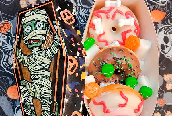 Acompaña tus Fiestas con Caja Ataúd con Mini Donas + Dulces