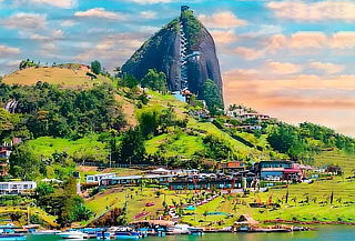 Guatapé Plan para 2 : Hotel + Desayuno + Cena