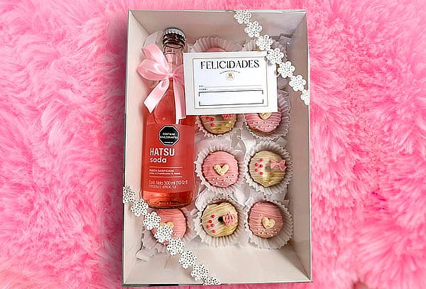 Caja de Lujo con Mini Donas + Soda + Tarjeta