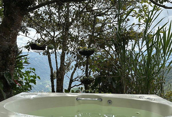 Magia y Romance en Barbosa: Glamping, Desayuno y Jacuzzi