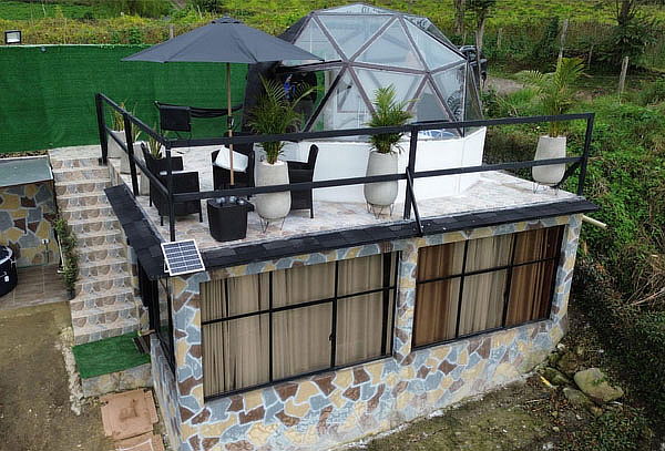 Escapada Romántica en Glamping Utopie con Jacuzzi