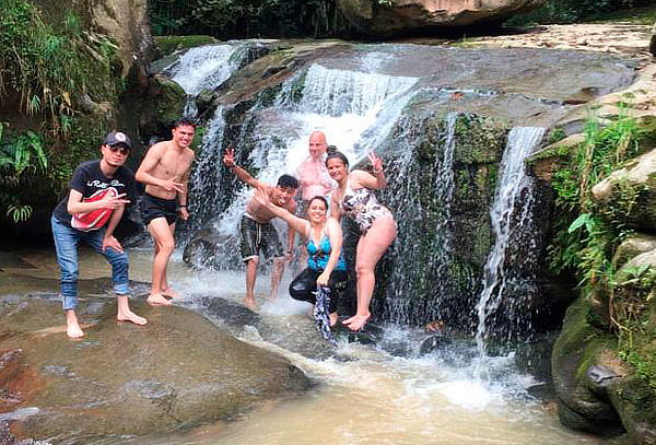 Zona de Camping con Desayuno Almuerzo y Cena en Silvania