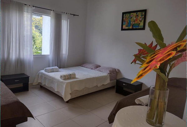 Villeta -1 Noche de  Alojamiento para 2 Personas 