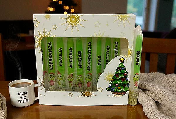 Caja por 10 Unidades de Velas Navideñas 