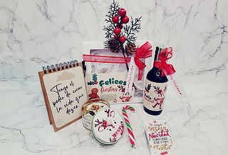 Kit Navideño con Vino, Vela Navideña, Imán para la Nevera