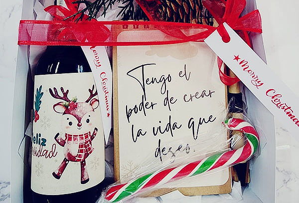 Kit Navideño con Vino, Vela Navideña, Imán para la Nevera