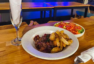 Plan Pareja Cena + Cóctel Clásico + Entrada Stand Up Comedy