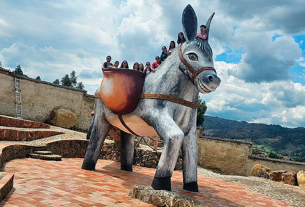 Pasadía en Villa de Leyva + Mano del Artesano + Casa Loca