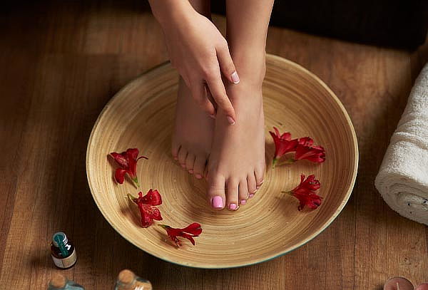 Pedicura con Esmaltado Tradicional + Jelly Spa Relajante
