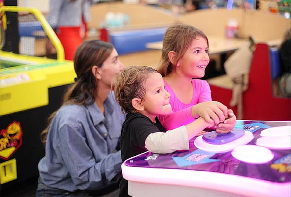 Chuck E Cheese -All Can You Play Fin de Semana 