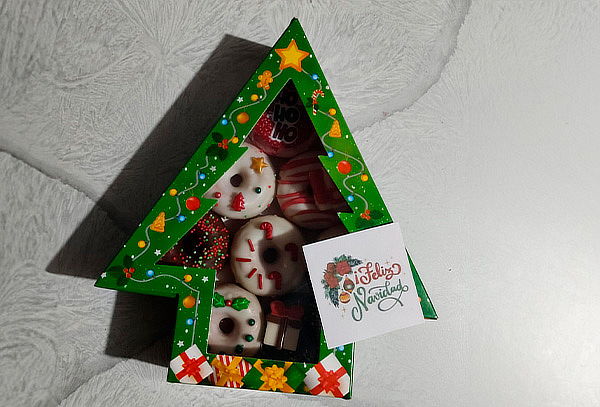 Caja en forma de Árbol Navideño con 8 Mini Donas + Tarjeta