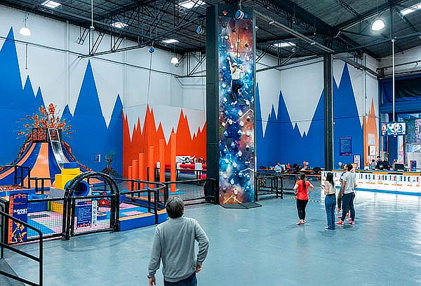 Summit Entrada COWBOY: Compra 1 Hora y Recibe 2