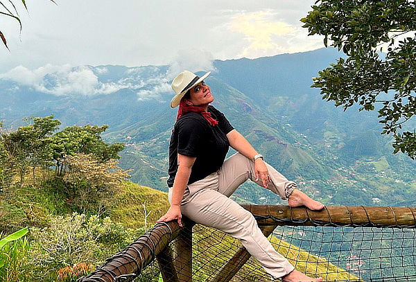 Magia y Romance en Barbosa: Glamping, Desayuno y Jacuzzi