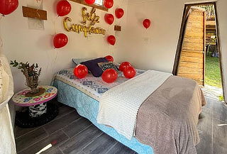 Magia y Romance en Barbosa: Glamping, Desayuno y Jacuzzi