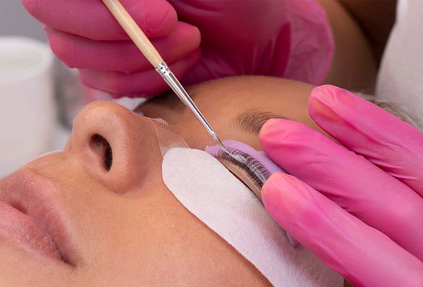 Diseño de Cejas con Laminado  + Lifting y Tinte Pestañas