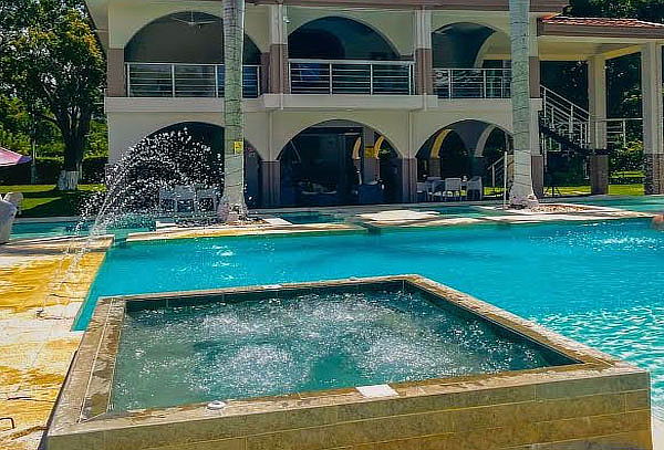 Hospedaje de Lujo y Desayuno para Dos en Santa Fé