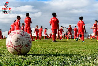 Clases de Futbol para Niños y Jóvenes en Escuela River Plate