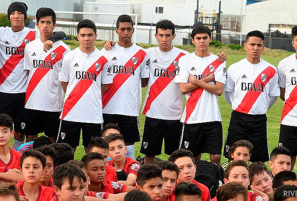 Clases de Futbol para Niños y Jóvenes en Escuela River Plate