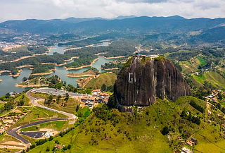Pasadía Guatapé desde Medellín: Transporte + Almuerzo y Más 