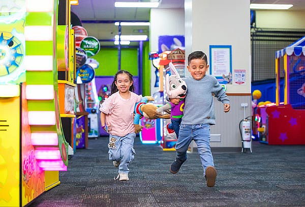 Chuck E Cheese  All you can Play  Entre Semana 