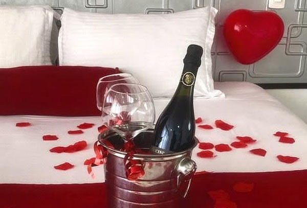 Plan Romántico: Alojamiento + Decoración + Desayuno